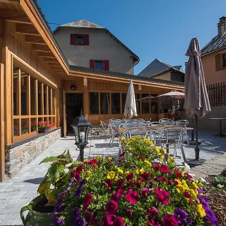 Du Bachelard Hotel